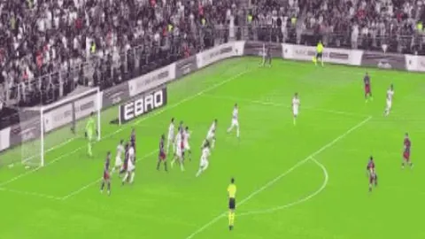 三天连胜战绩斐然，科莫誓拿双冠，都灵前景堪忧挑战加剧！